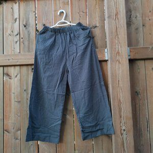 Women lounge wear three quarter shorts - Size L